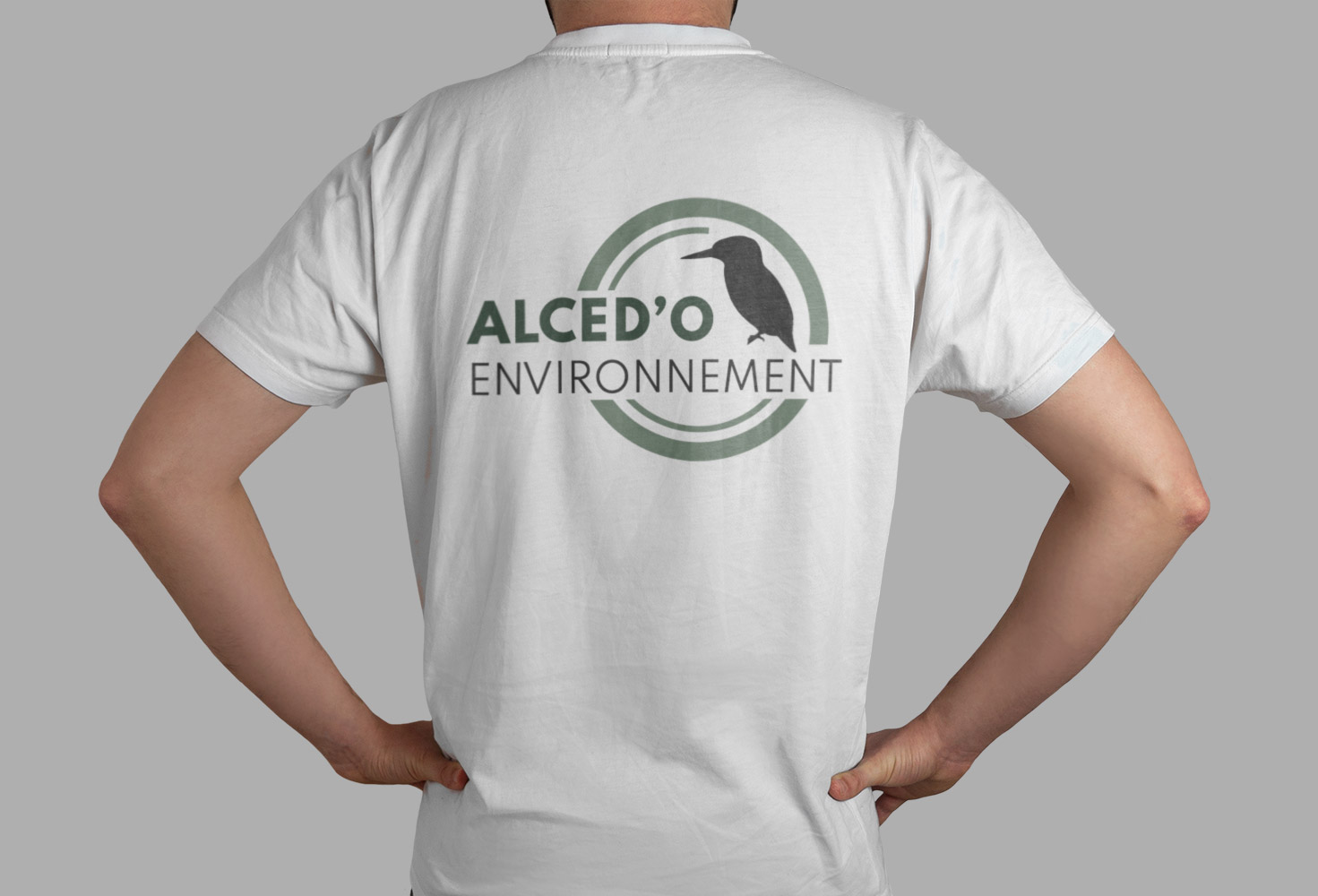 Logo Alced'o Environnement sur un tee-shirt - Creative Screen web designer freelance Médoc